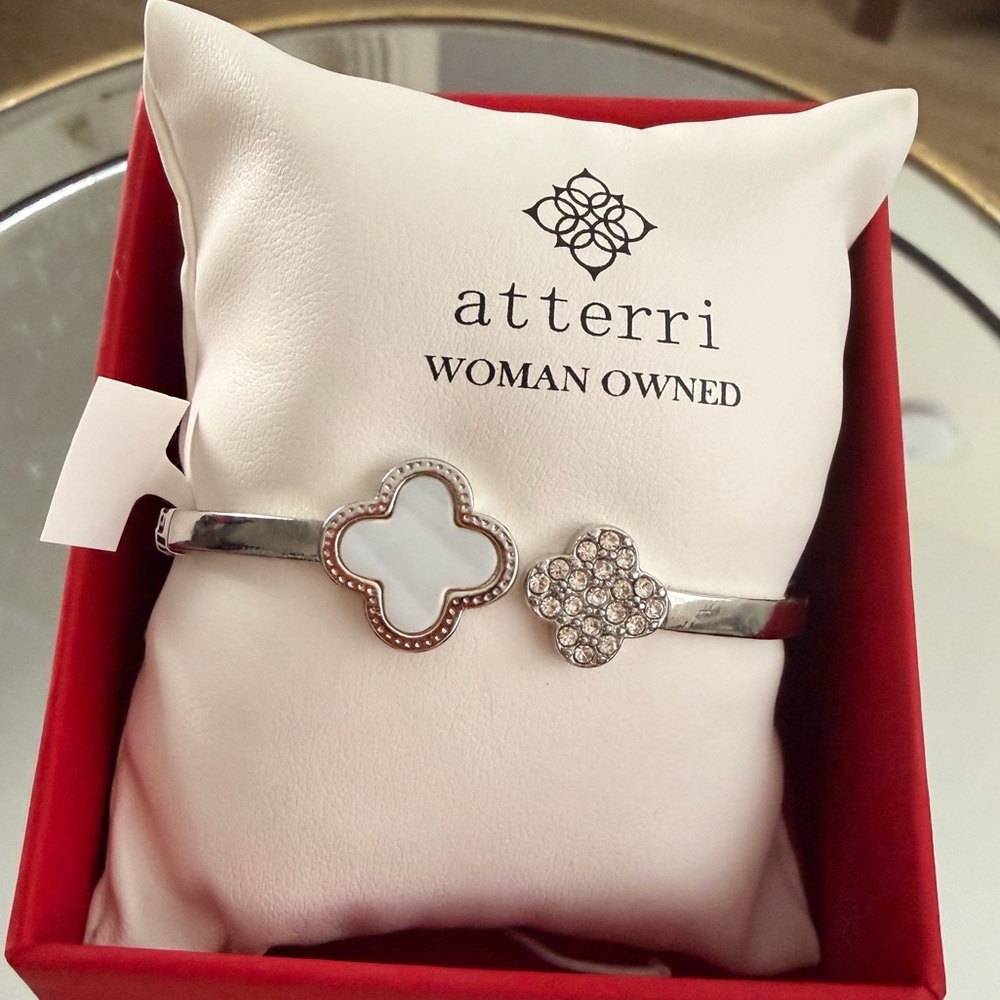 Atterri Sterling Silver 925 Zircons & White Lucky Clover Women's Bracelet New - Picture 1 of 12